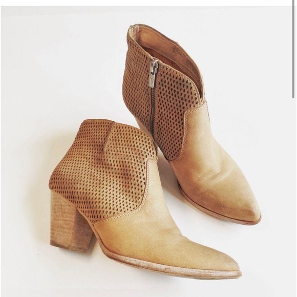 Frye Jennifer Perforated Leather Ankle Bootie 7.5 - Picture 2 of 12